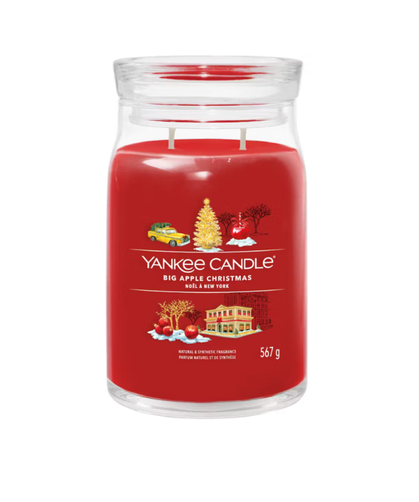 Candela Yankee Big Apple Christmas con fragranza di mele caramellate e spezie natalizie in giara rossa.