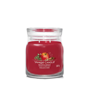 Candela Yankee Red Apple Wreath media con fragranza di mele dolci, cannella e sciroppo d'acero, ideale per le festività natalizie.